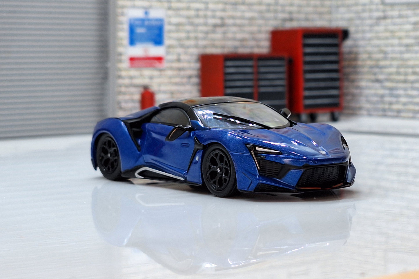 W Motors Fenyr Cased 1:43 Scale Supercar