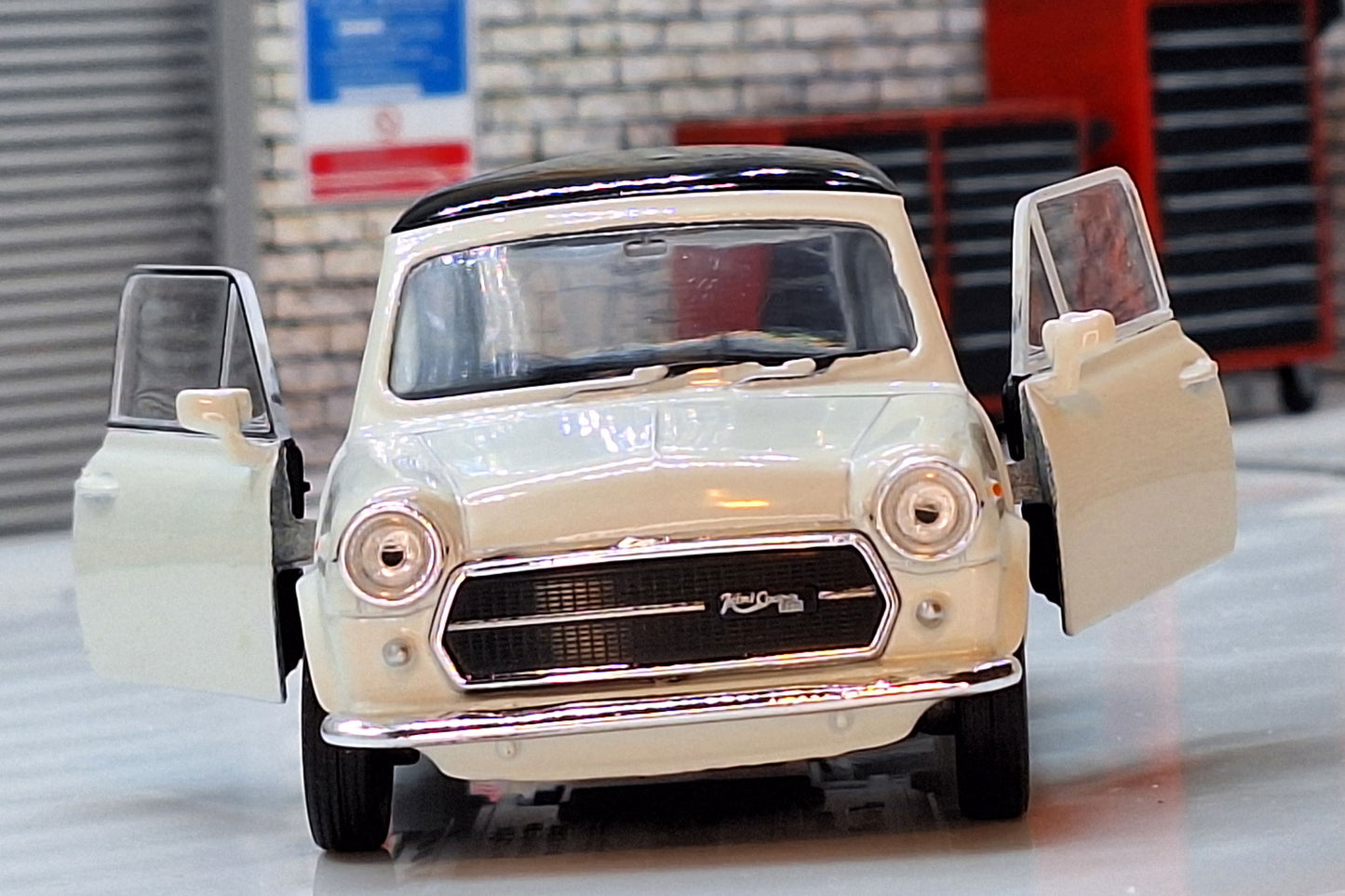 Mini Cooper 1300 - White 1:34 Scale Car Model