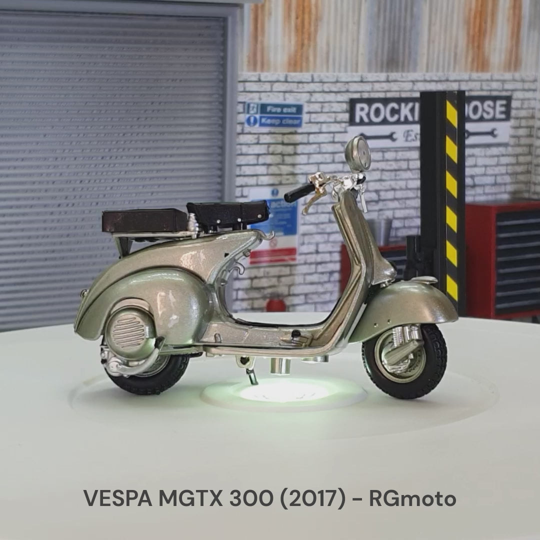 Vespa GTS 300 2017 Gold 1:18 Scale Scooter