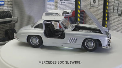 Mercedes 300 SL (W198), silver  1:24 Scale