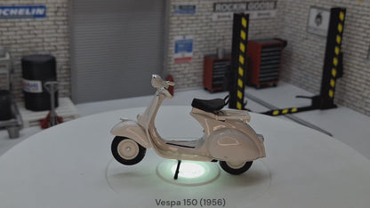 Vespa 150 1956 White 1:18 Scale Scooter