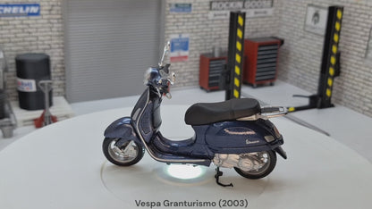 Vespa Grand Tourismo GT 2003 1:18 Scale Scooter