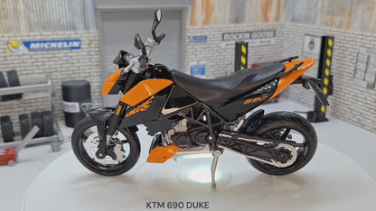 KTM 690 DUKE Orange 1:12 Scale Motorcycle