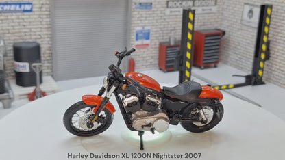 Harley Davidson XL 1200N Nightster 2007 Red/Black 1:18 Scale