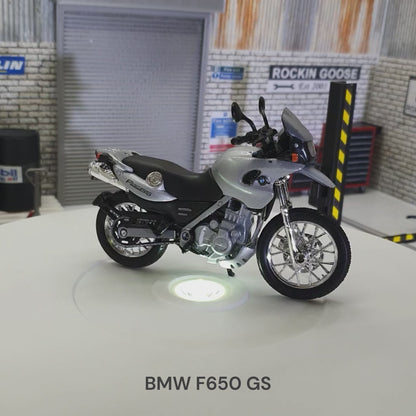 BMW F650 GS, silver 1:18 Scale