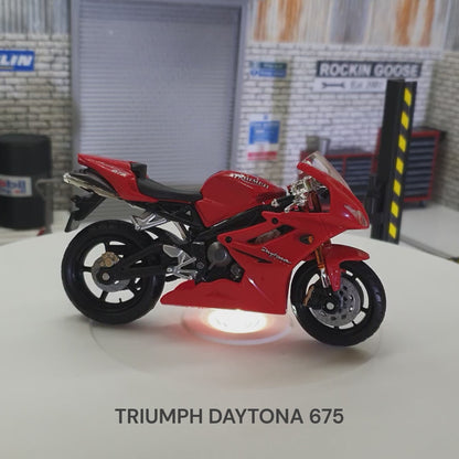 Triumph Daytona 675 - Red 1:18 Scale Model Bike