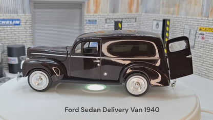 Ford Sedan Delivery Van 1940 - Burgundy 1:24 Scale