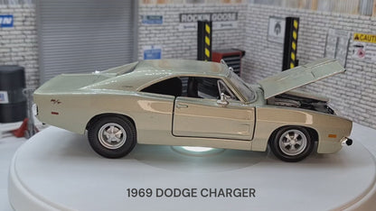 Dodge Charger R/T 1969 Silver  1:24 Scale