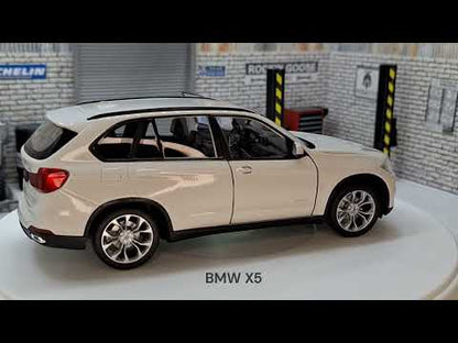 BMW X5 - White 1:24 Scale Car Model