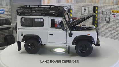 Land Rover Defender White  1:24 Scale