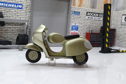 Vespa 125 CIRCUITO CORSA 1950 Racer 1:18 Scale Scooter