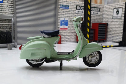 Vespa 125 Grand Tourismo 1966 1:18 Scale Scooter