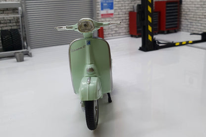 Vespa 125 Grand Tourismo 1966 1:18 Scale Scooter