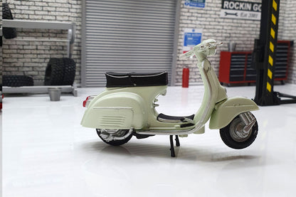 Vespa 125 SUPER 1965 1:18 Scale Scooter