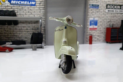 Vespa 125 SUPER 1965 1:18 Scale Scooter