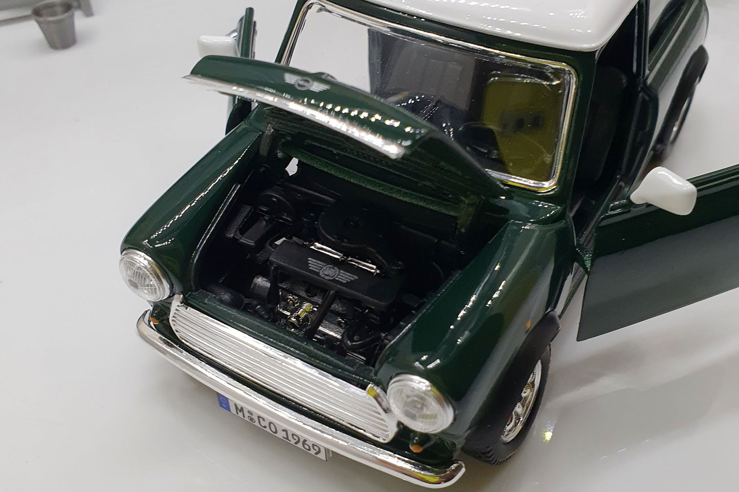 1969 MINI COOPER 1:24 Scale Car Model