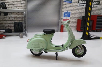 Vespa 50 1963 1:18 Scale Scooter