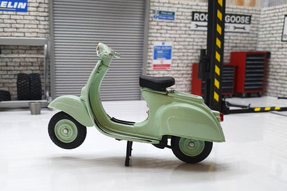 Vespa 50 1963 1:18 Scale Scooter