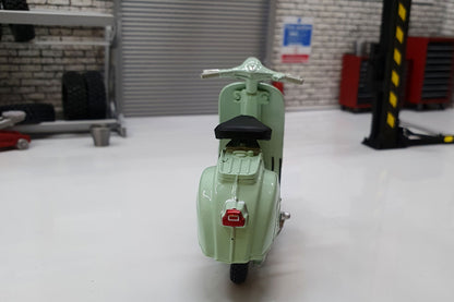 Vespa 50 1963 1:18 Scale Scooter