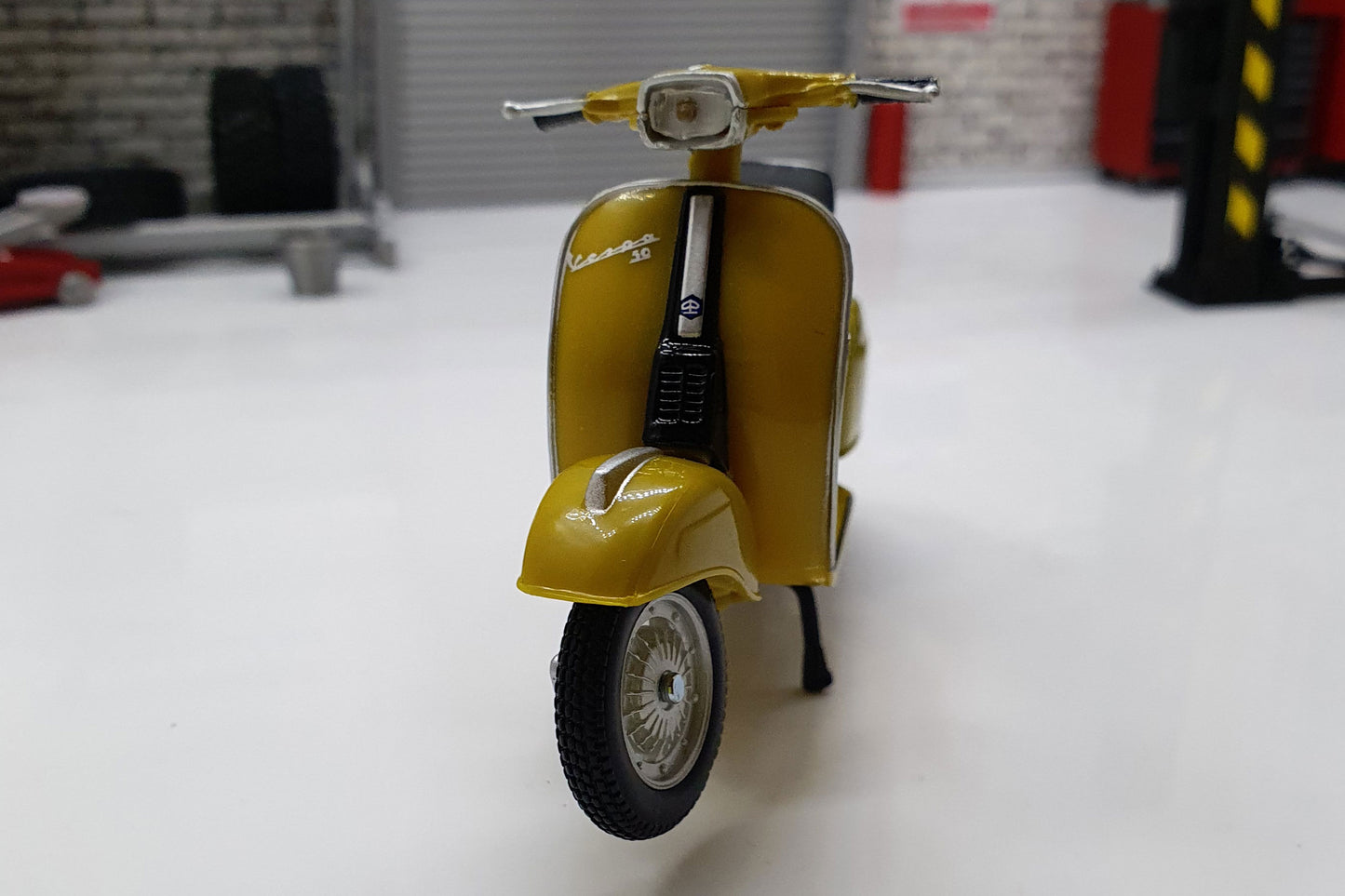 Vespa 50 ELESTART 1969 1:18 Scale Scooter