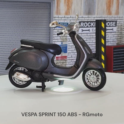 Vespa Sprint 150 ABS 2014 Grey 1:18 Scale Scooter