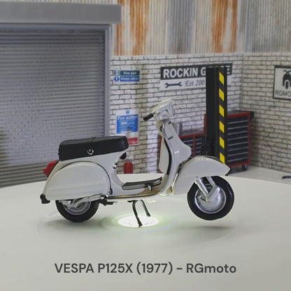 Vespa P125X 1977 1:18 Scale Scooter