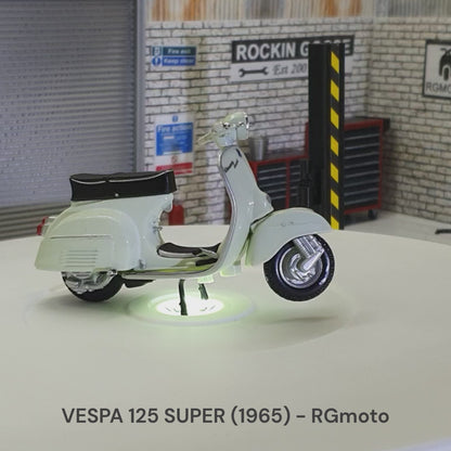 Vespa 125 SUPER 1965 1:18 Scale Scooter