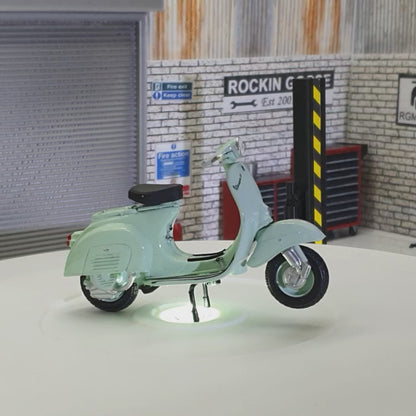 Vespa 50 1963 1:18 Scale Scooter