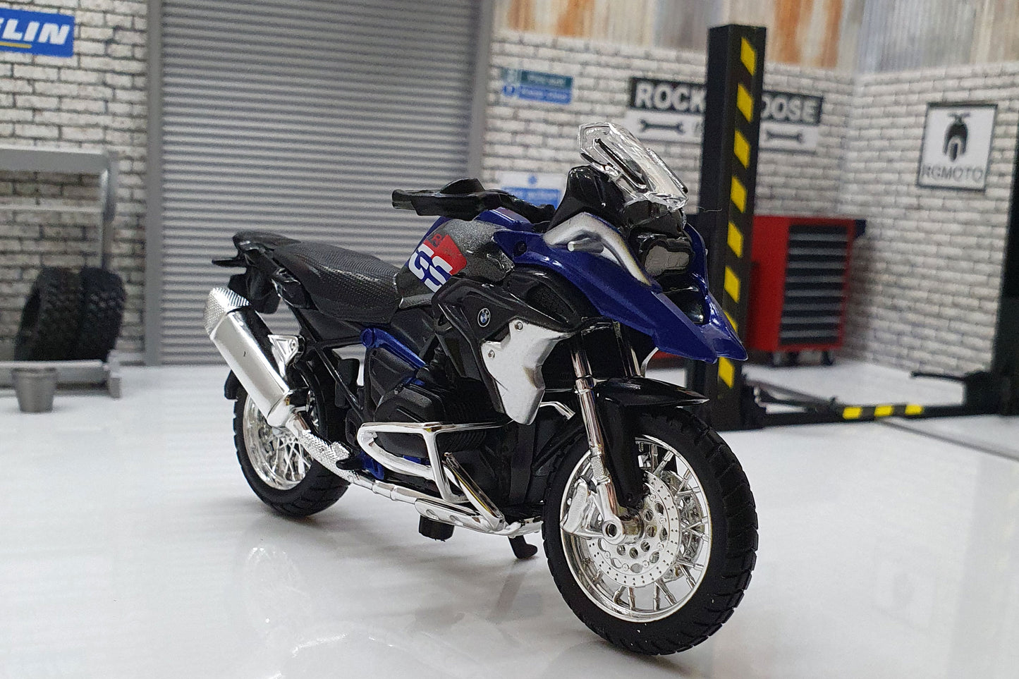 BMW 1200 GS 2017 Blue 1:18 Scale