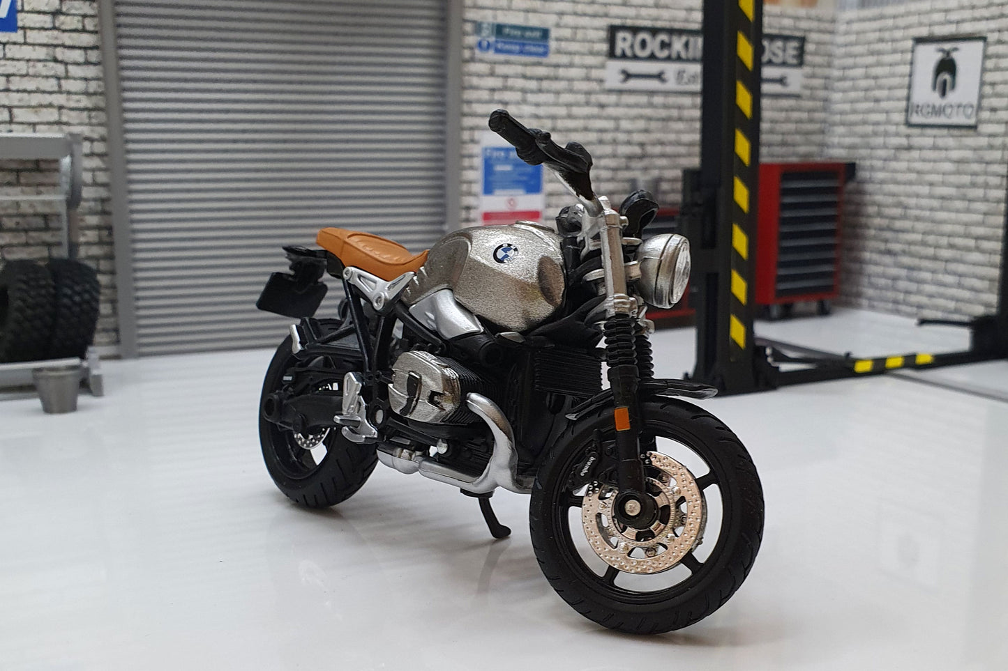 BMW nineT Scrambler 1:18 Scale