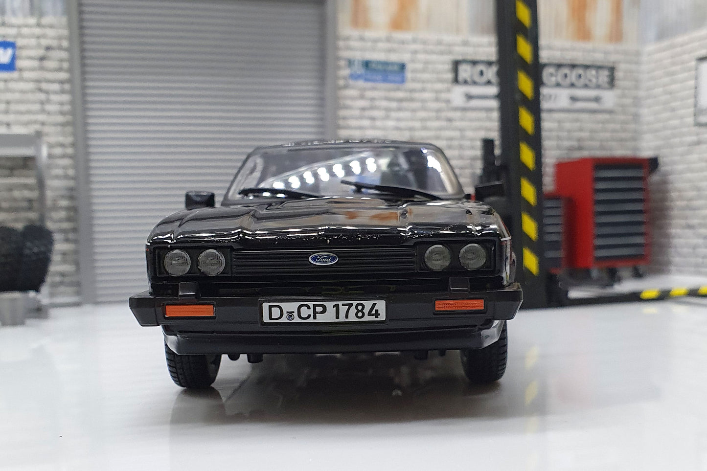 Ford Capri 2.8 Injection Black 1:24 Scale Car Model Bburango