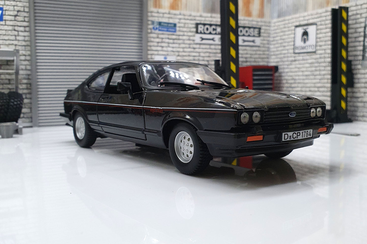 Ford Capri 2.8 Injection Black 1:24 Scale Car Model Bburango