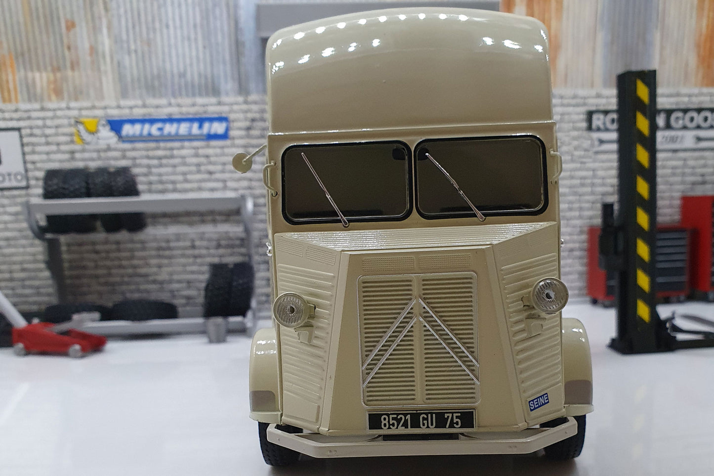 Citroen Type H Version Van Heuliez - 1958 1:24 Scale