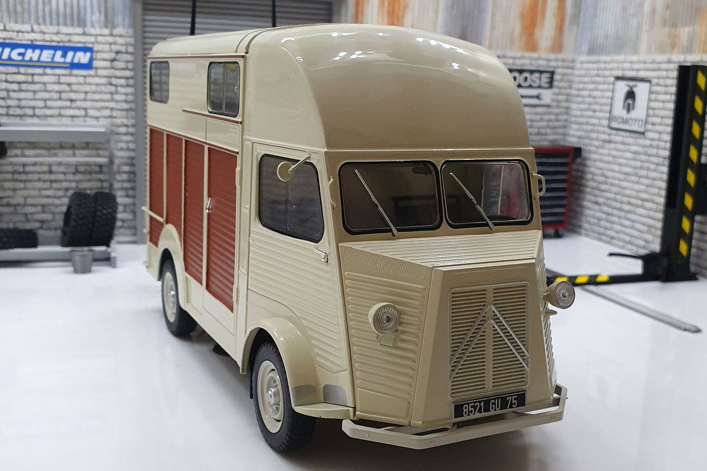 Citroen Type H Version Van Heuliez - 1958 1:24 Scale