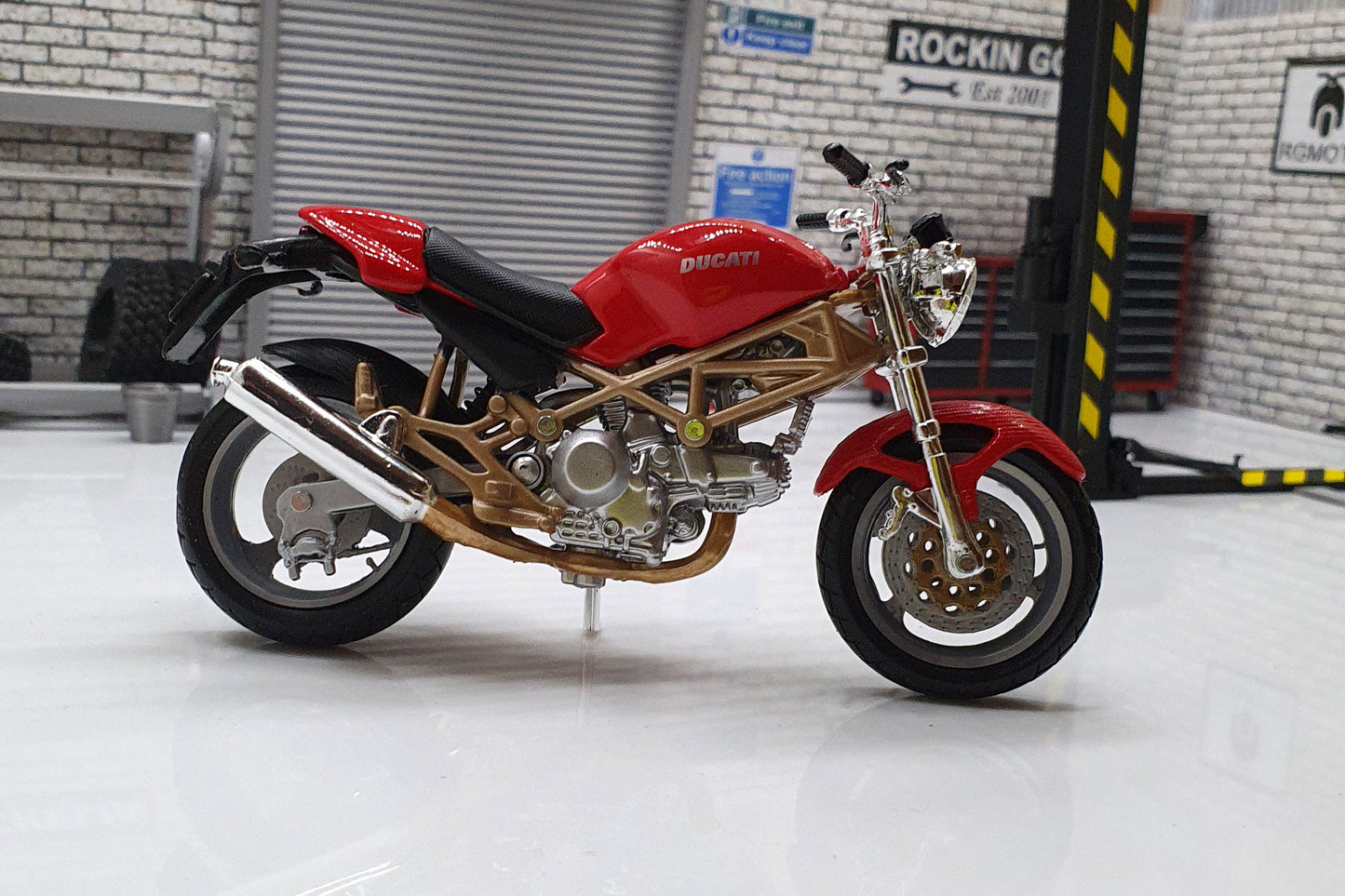 Burago 1:18 Ducati Monster 900