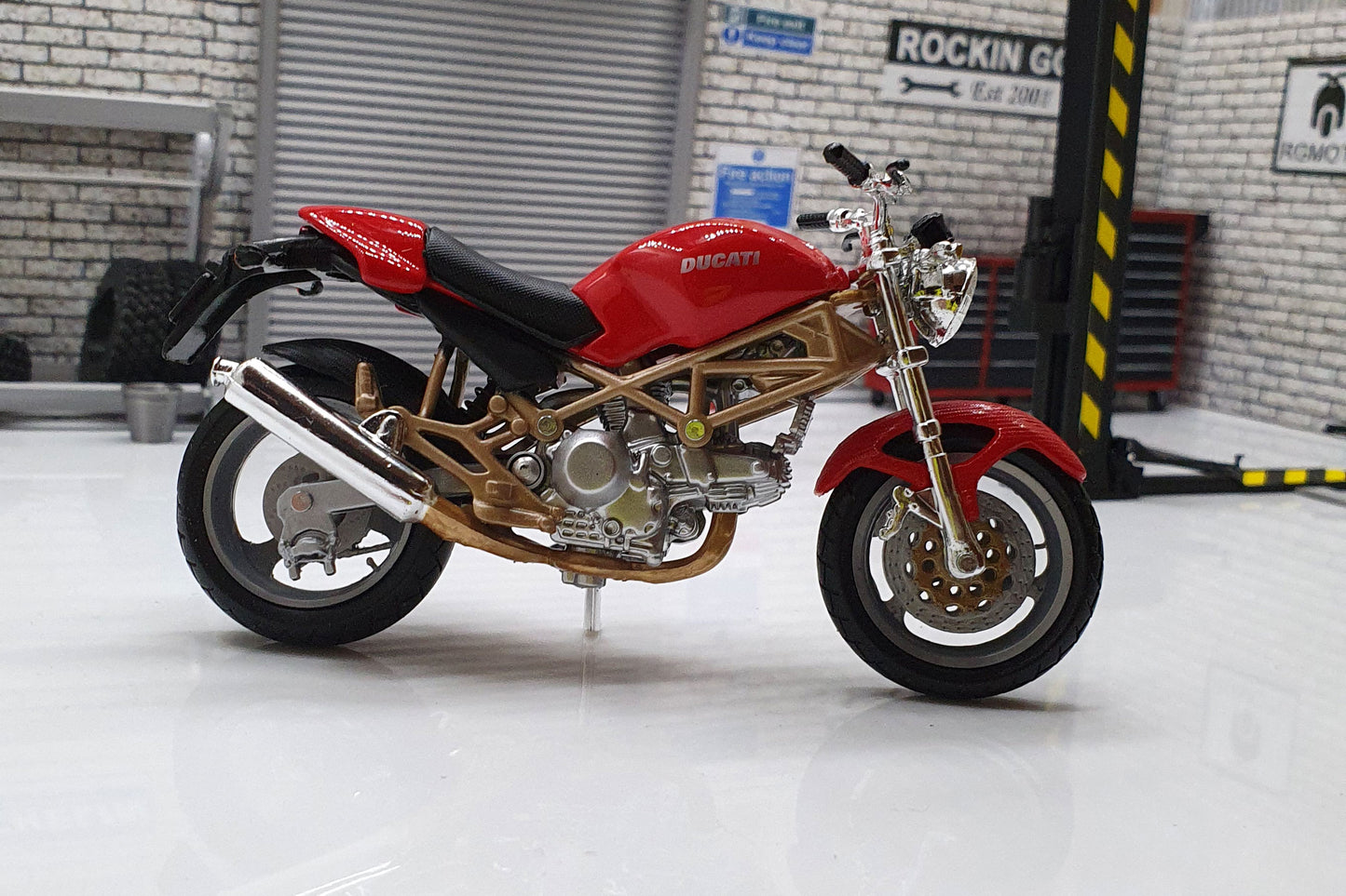 Ducati Monster 900  1:18 Scale Burago