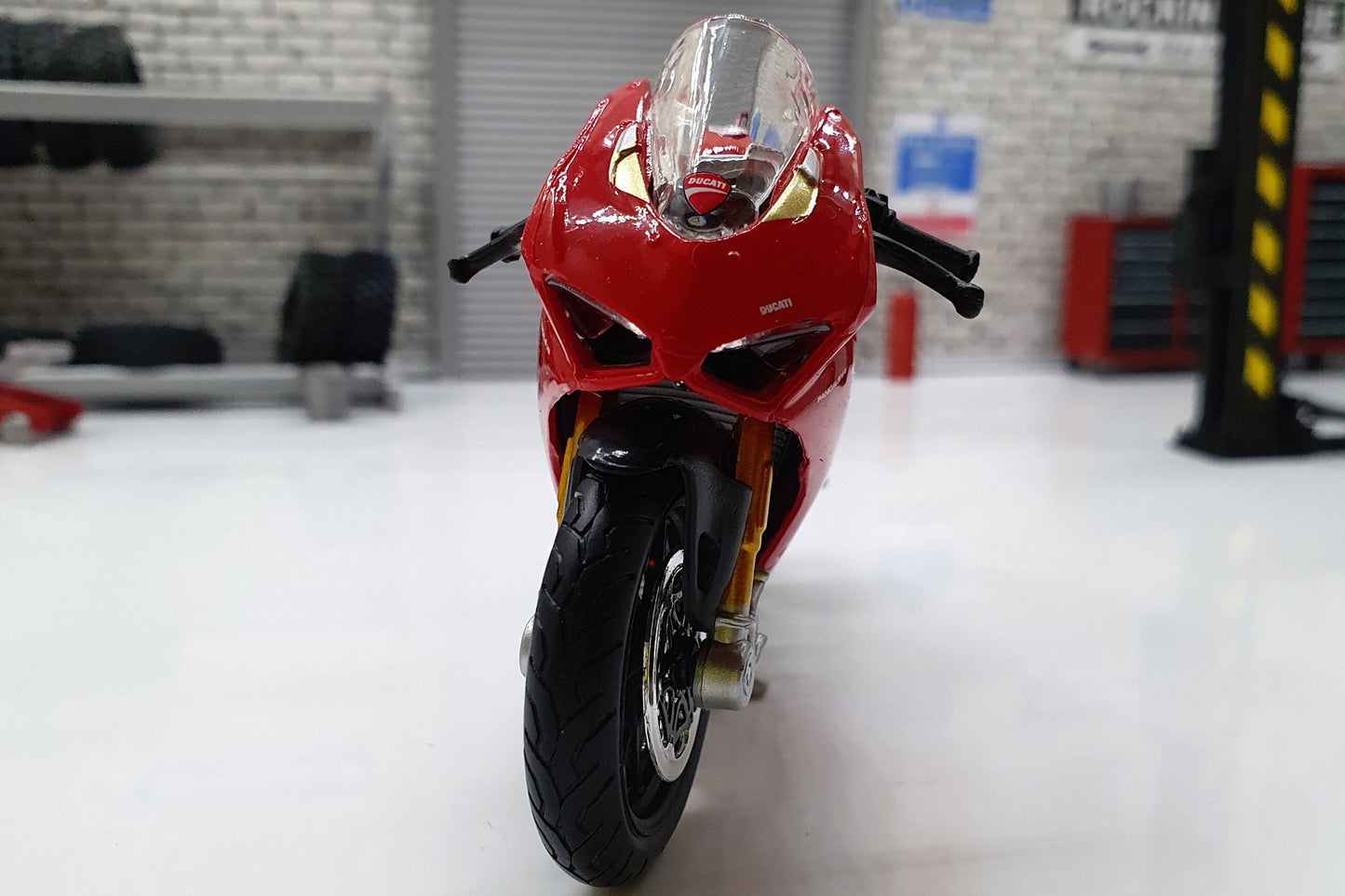 Ducati Panigale V4 1:18 Scale Burago