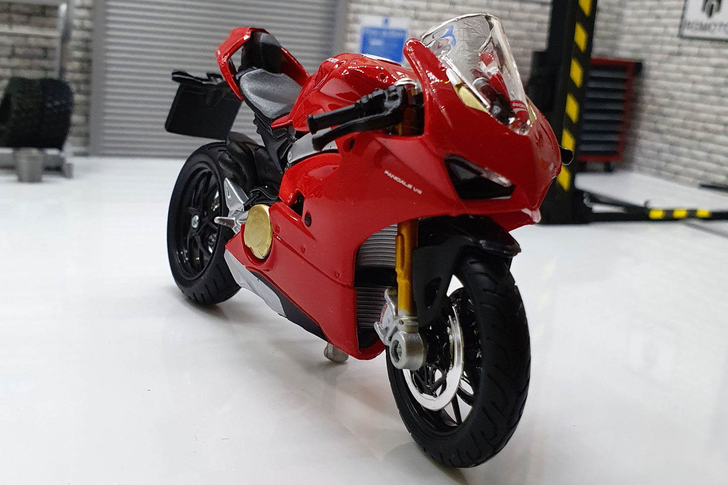 Ducati Panigale V4 1:18 Scale Burago