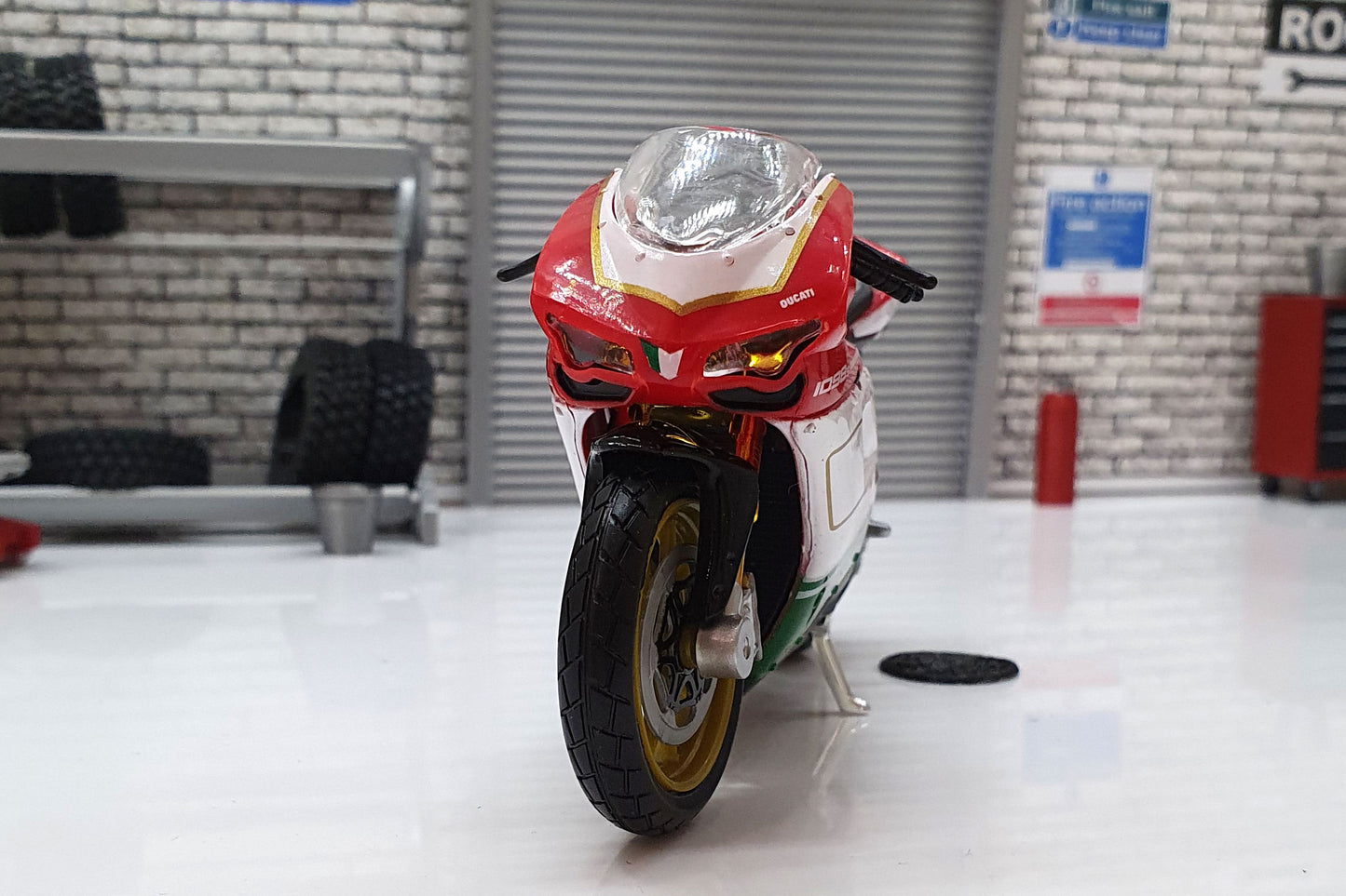 Ducati 1098S - White/Red/Green 1:18 Scale