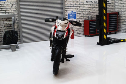 Ducati Hypermotard SP 1:18 Scale