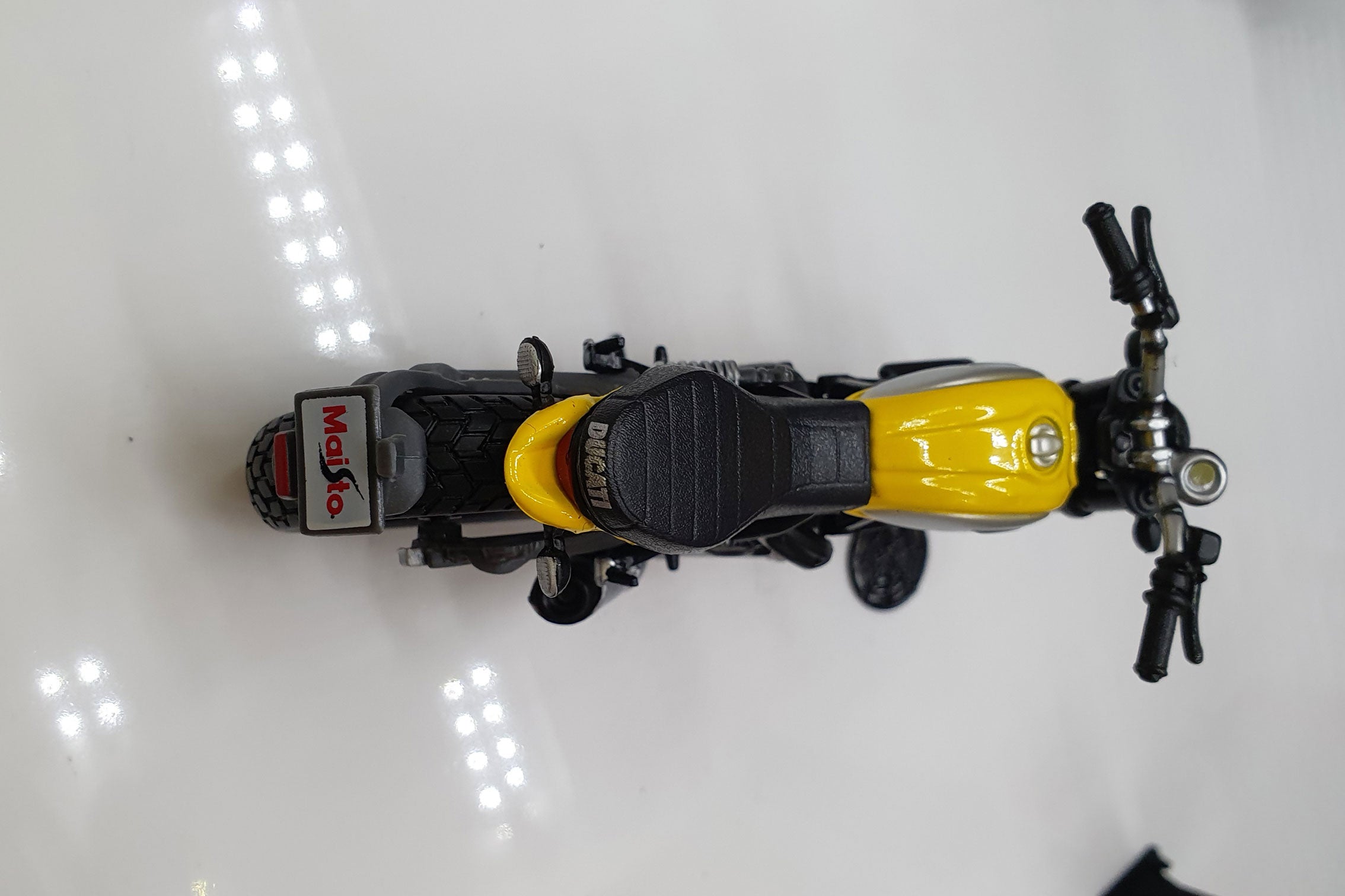 Maisto ducati hot sale scrambler