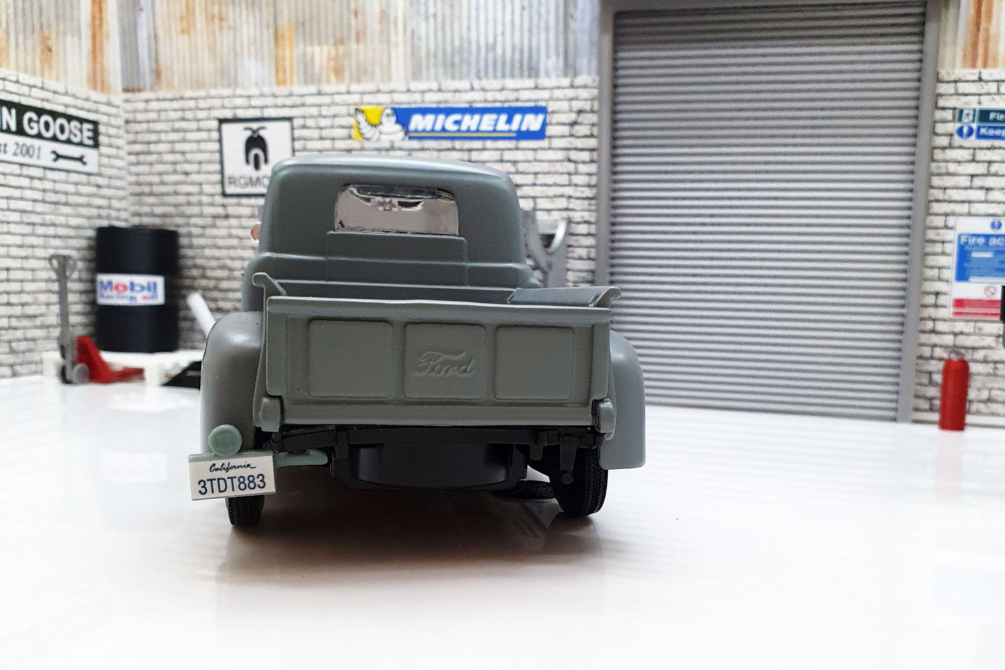 Ford F-1 Pick Up 1948 - Grey/Blue 1:24 Scale