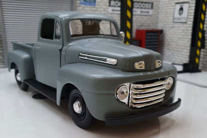 Ford F-1 Pick Up 1948 - Grey/Blue 1:24 Scale