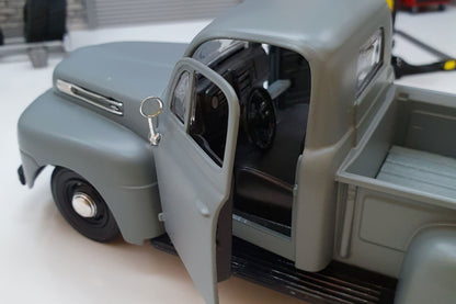 Ford F-1 Pick Up 1948 - Grey/Blue 1:24 Scale