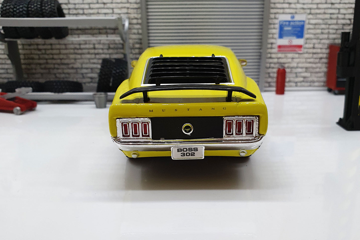 Ford Mustang Boss 302 1970 - Yellow  1:24 Scale