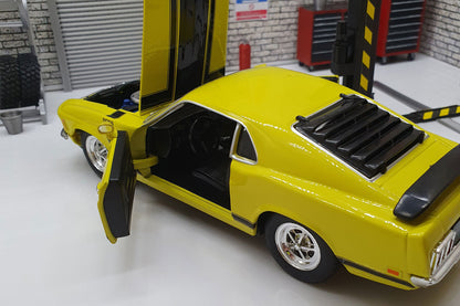 Ford Mustang Boss 302 1970 - Yellow  1:24 Scale