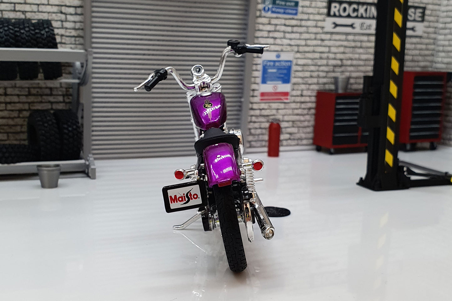 Harley Davidson XL1200V Seventy-Two 2013 (PURPLE) 1:18 Scale Model