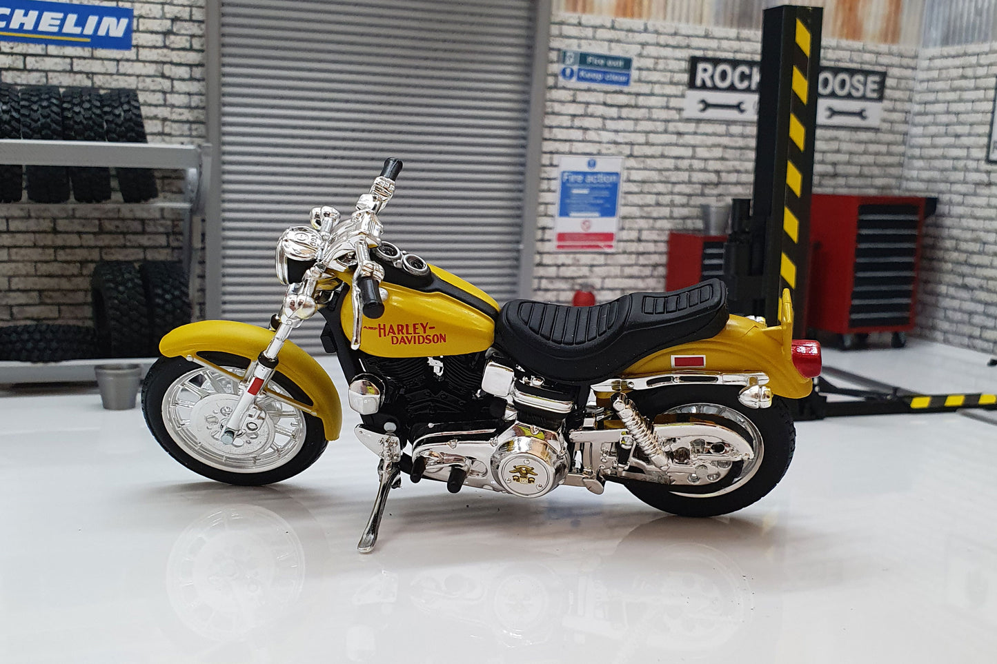 Harley-Davidson FXS Low Rider 1977 Yellow 1:18 Scale Model