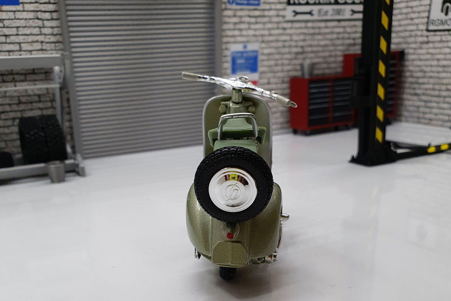 Vespa HOFFMANN 125 1951 1:18 Scale Scooter