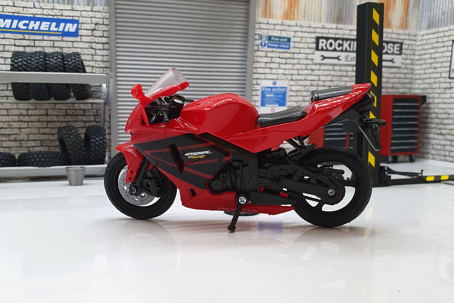 Honda CBR600RR Red 1:18 Scale Motorcycle